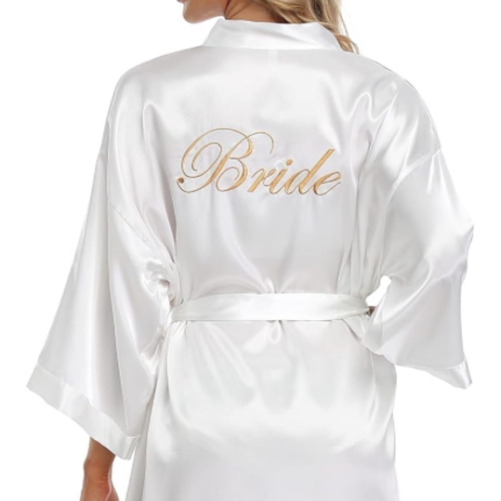 Women's white Bride kimono robe size L/XL, new no tags